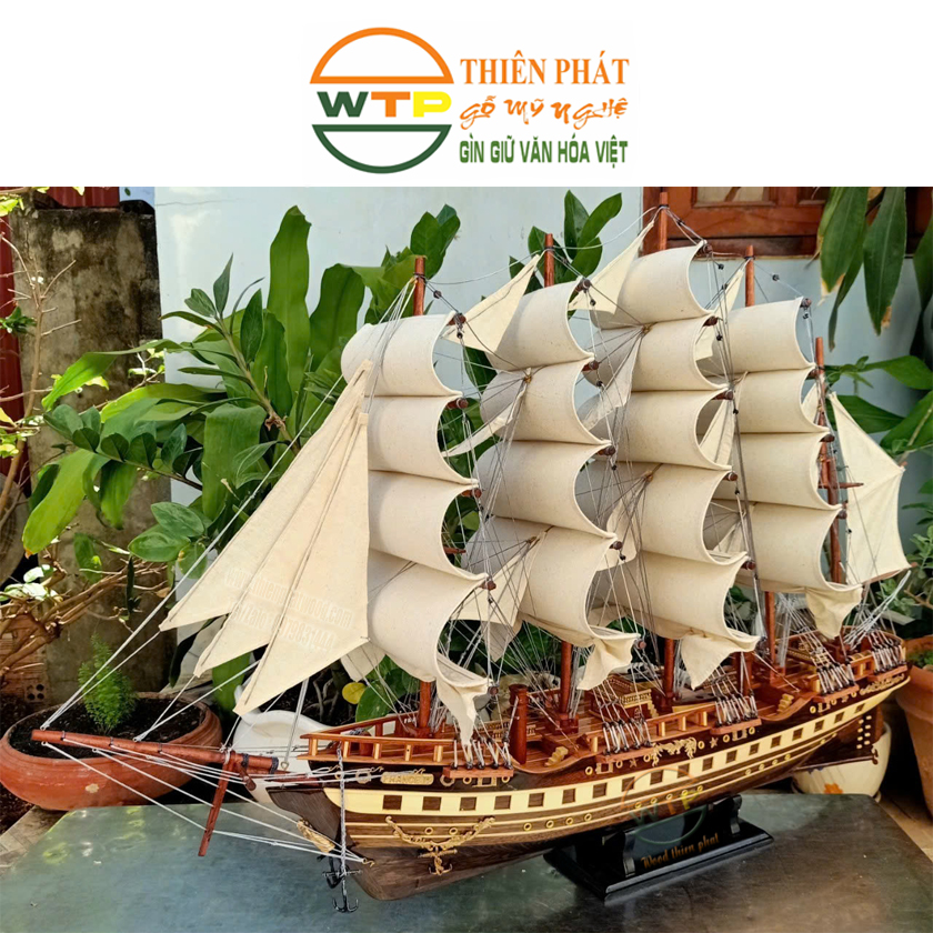 Mô hình gỗ được lấy cảm hứng từ thuyền chở hàng France II bằng gỗ